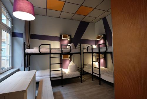 Singer109 Hostel, Hotel & Apartment Room Type - Single Bed in 4-Bed Mixed Room