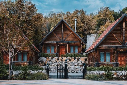 . Wood Hills Hotel & Resort