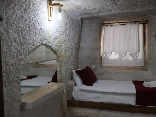 Seven Rock Cave Hotel Room Type - Comfort Triple Room with Shower