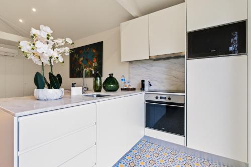 Magnolia 6 Luxury with AC Metro Downtown Porto - image 3