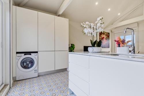 Magnolia 6 Luxury with AC Metro Downtown Porto - image 2