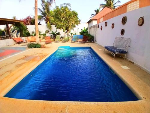 Úszómedence, Repos et Soleil avec piscine, proche de la plage ! in Mbour