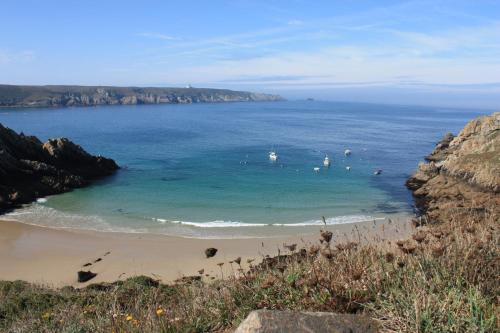 Custren Esquibien - image 3