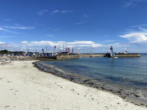 BERNACHES - Appart RDC Plage 300m - T9 - image 5