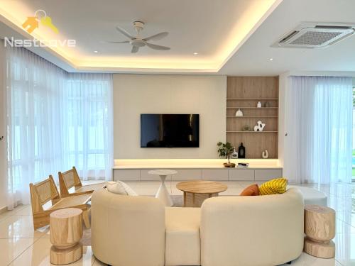 Shared lounge/TV area, The Kumo Party House By Nestcove in Bemban