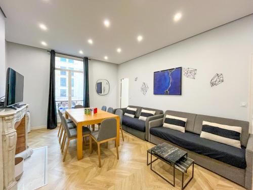 UrbanFlat 126 - Grand Appartement Parisien dans le centre