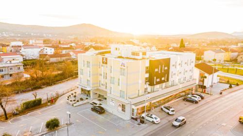 Hotel Herceg - Tap to explore photos
