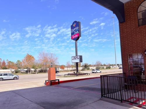 Super 8 by Wyndham Houston West Katy - image 23