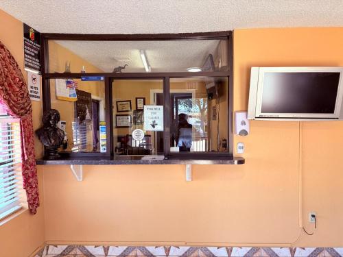 Super 8 by Wyndham Houston West Katy - image 36