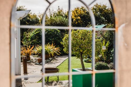 Lower Barns Guest House - image 23