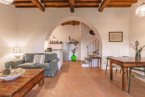 Anguria Fratta Garden Apartments, shared pool, close to Cortona in Santa Catarina