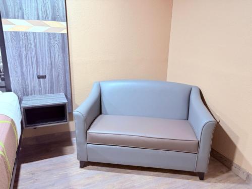 Super 8 by Wyndham Houston West Katy - image 43