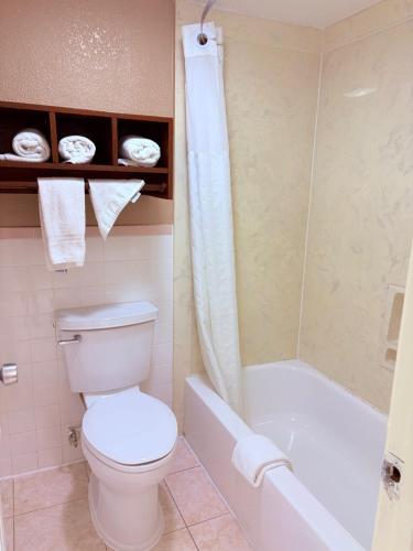 Super 8 by Wyndham Houston West Katy - image 29