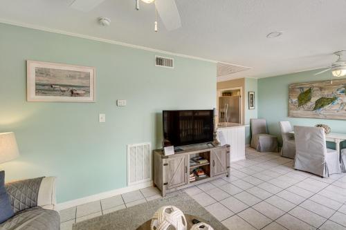 Sunny 1st Floor Condo with Pool Golf Swim and Play! - image 8