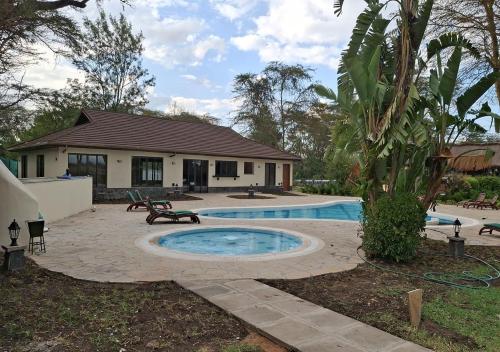 Baseinas, Sweetwaters Serena Camp in Nanjukis