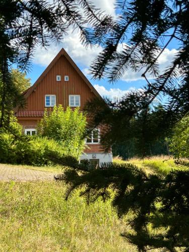 Viesnīcas āriene, Berghaus über dem Inselsee l Herberge auf dem Hoff Schawernack (Berghaus uber dem Inselsee l Herberge auf dem Hoff Schawernack) in Muhl Rosin