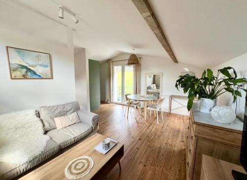 Le Carré Vert - superbe T2 au coeur de Mougins, clim, parking privé, piscine privative sur réservation