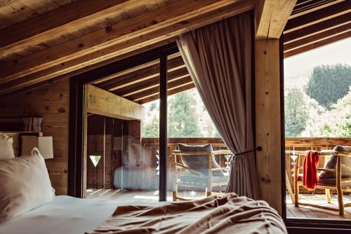 1 king bed, 1 twin bed