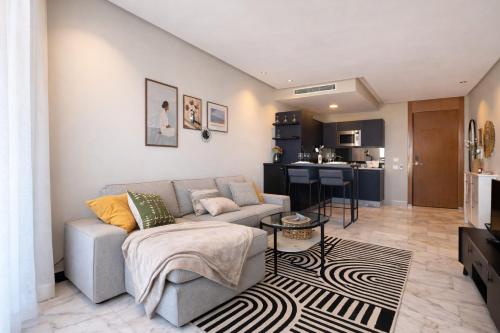 Cedar Stays Appartement 1 chambre salon, parking, climatisation, Wifi, balcon – khách sạn tại Cil