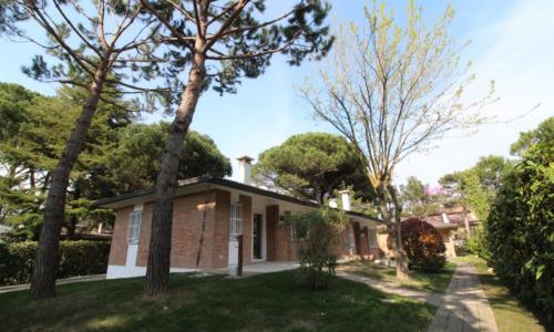 Modern villa with garden in Lignano