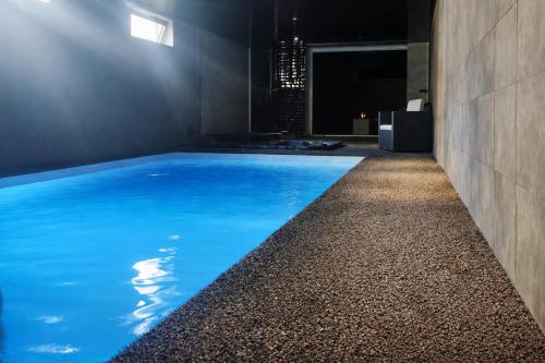 Luxury & Love - Indoor Swimming Pool & Cinema Room 3