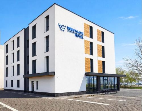 . WESTGATE Hotel - FREE PARKING