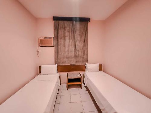 2 twin beds, 1 sofa bed