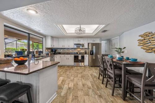 New, 4 BR, Heated Pool, Hot Tub, Arcade, 15 MIN AMI in Bradenton, USA