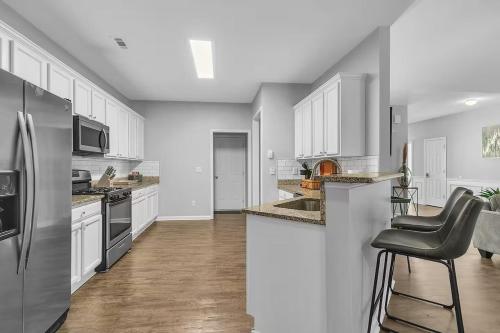 South Fulton Home Sleeps 10, Quiet Neighborhood in South Fulton