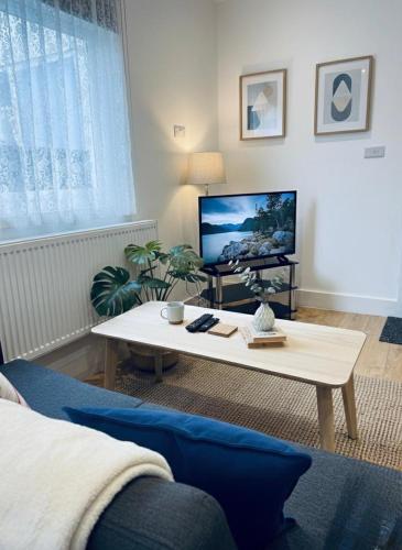 Large 5-Bed Cardiff Home with 5 Double Beds – khách sạn tại Gabalfa