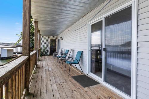 Lakefront Home with Huge Views and Great Fishing - image 3