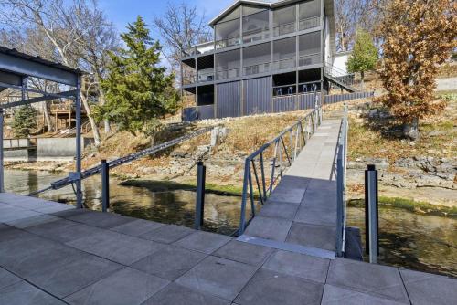 Beautiful waterfront lake home with private dock - image 11