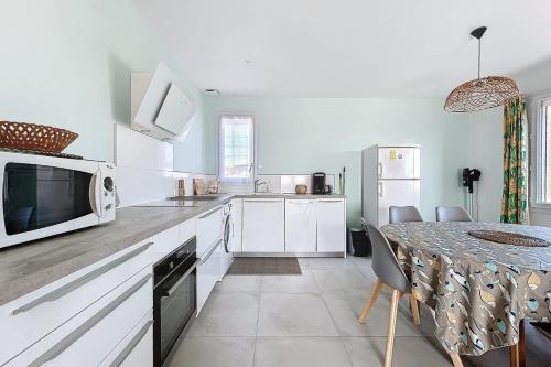 Spacious cocoon in Narbonne - with sea view - image 4