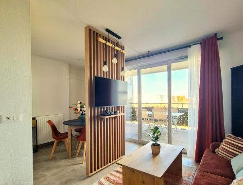 T2 lumineux avec terrasse vue Zénith - parking inclus – khách sạn tại Casselardit