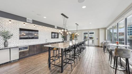 sala de TV, Sentral SoBro in Nashville City Center