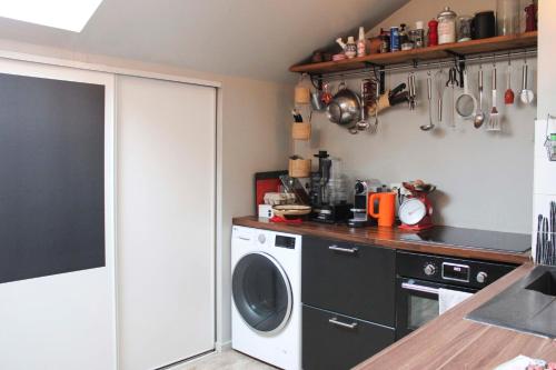 Romantic apartment with a view of the Sacré-Cœur (Romantic apartment with a view of the Sacre-Cœur) in Pigalle