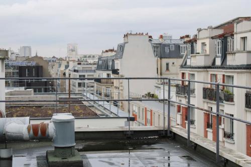 Romantic apartment with a view of the Sacré-Cœur (Romantic apartment with a view of the Sacre-Cœur) in Pigalle