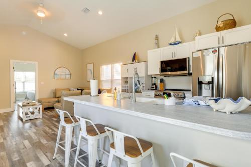 Deck and Steinhatchee River Views Family Getaway in Steinhatchee (FL)