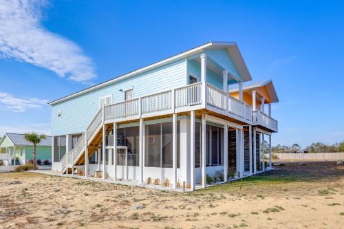 Deck and Steinhatchee River Views Family Getaway in Steinhatchee (FL)