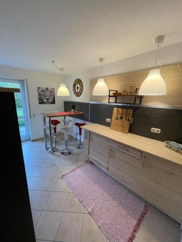 Gemütliche und geräumige Ferienwohnung in Universitätsnähe (Gemutliche und geraumige Ferienwohnung in Universitatsnahe) in 伊爾梅瑙