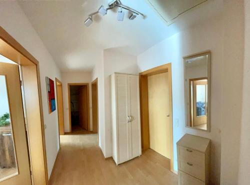 Gemütliche und geräumige Ferienwohnung in Universitätsnähe (Gemutliche und geraumige Ferienwohnung in Universitatsnahe) in 伊爾梅瑙