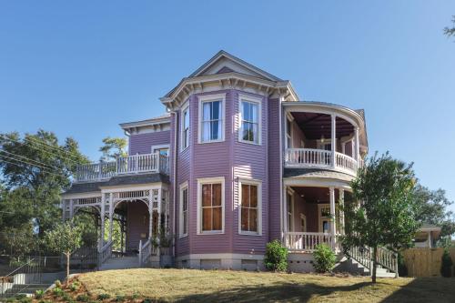 The Gilded Lady - The Wedding Suite in Pensacola Downtown