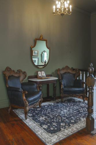 The Gilded Lady - The Wedding Suite in Pensacola Downtown