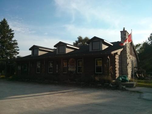 The Spirit Rock Outpost & Lodge - Accommodation - Wiarton