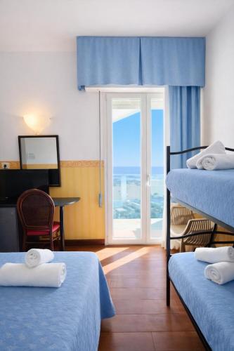 Hotel Regina Fronte Mare Room Type - Quadruple Room with Sea View