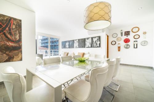 3 Bedroom Condo with Rooftop Pool - Love #203