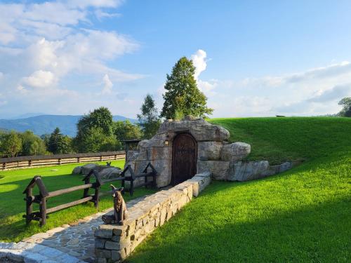 Domek Hobbita z jaskinia SPA - Osada Jaworzyny - Myslenice