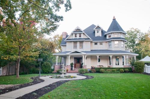 The Victoria Bed & Breakfast in Bentonville, USA