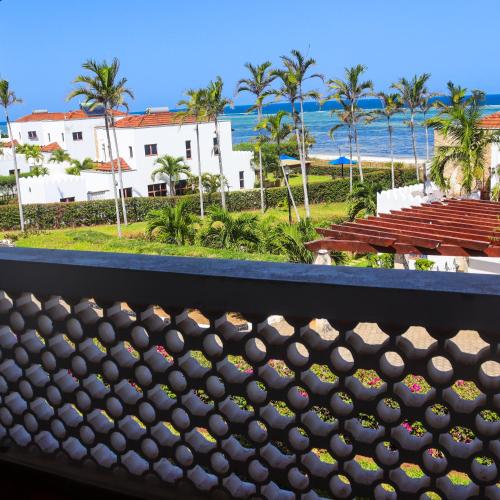 Zuri's Beachfront Bliss, With Beach Access in Mombasa