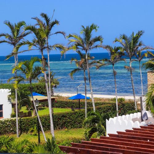 Zuri's Beachfront Bliss, With Beach Access in Mombasa